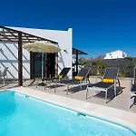 Ledicia Villa *